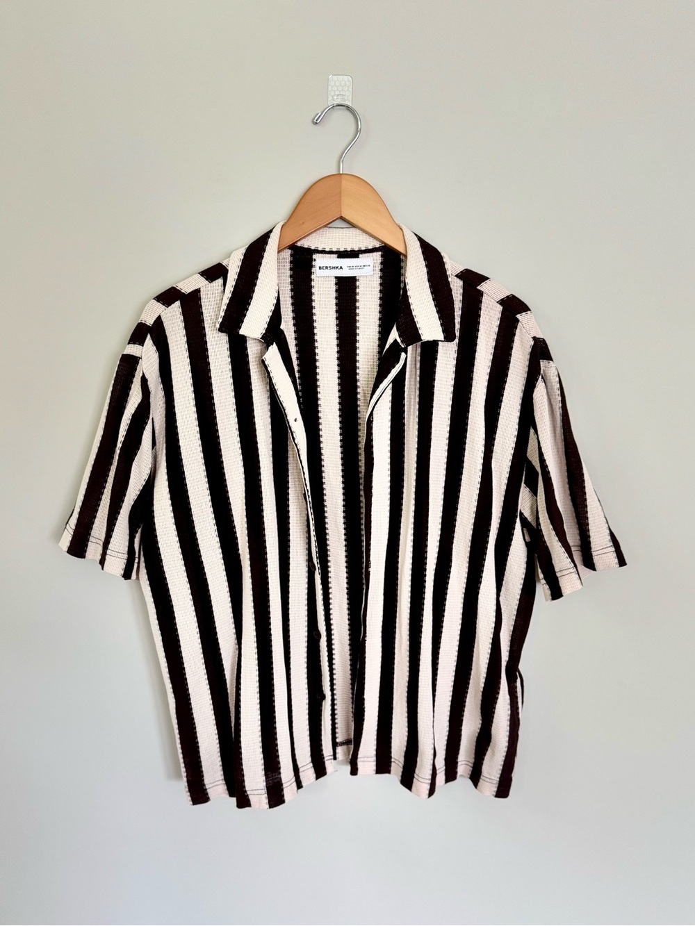 Berksha Men’s Textured Button Up Striped Short Sleeve Shirt - Medium